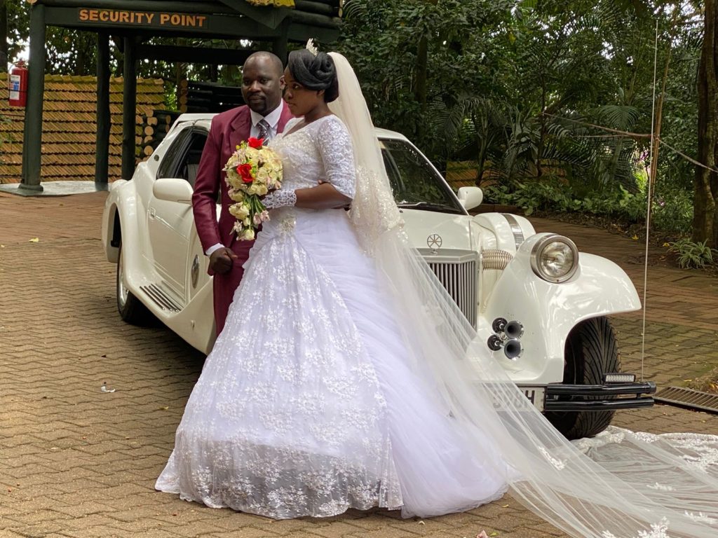 Book a luxury car for wedding