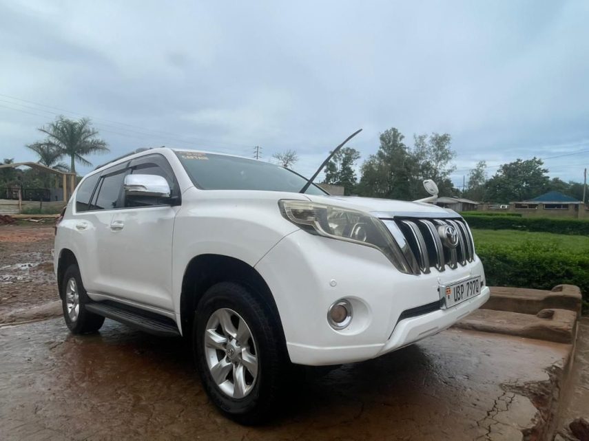 Land cruiser XL in Uganda