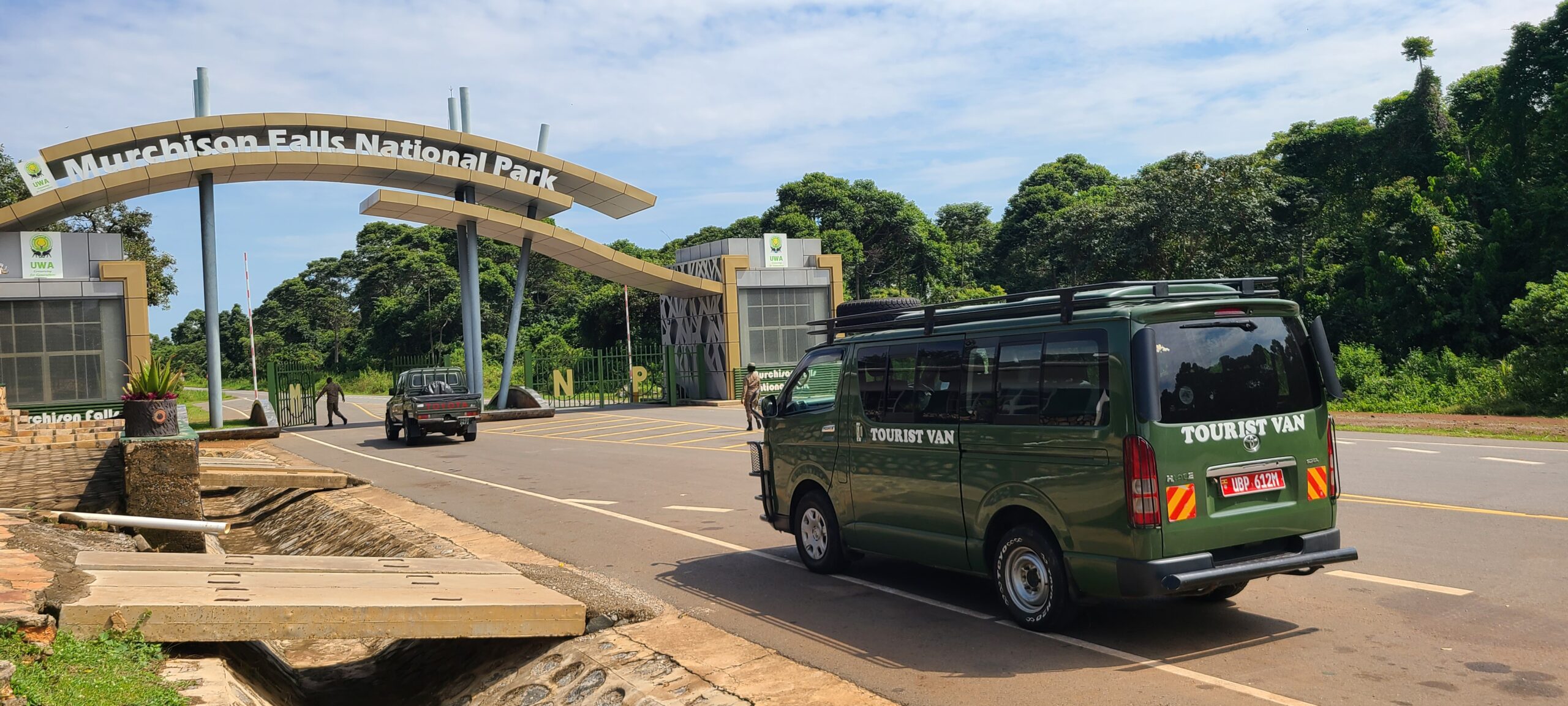 Driving to Murchsion falls park 
