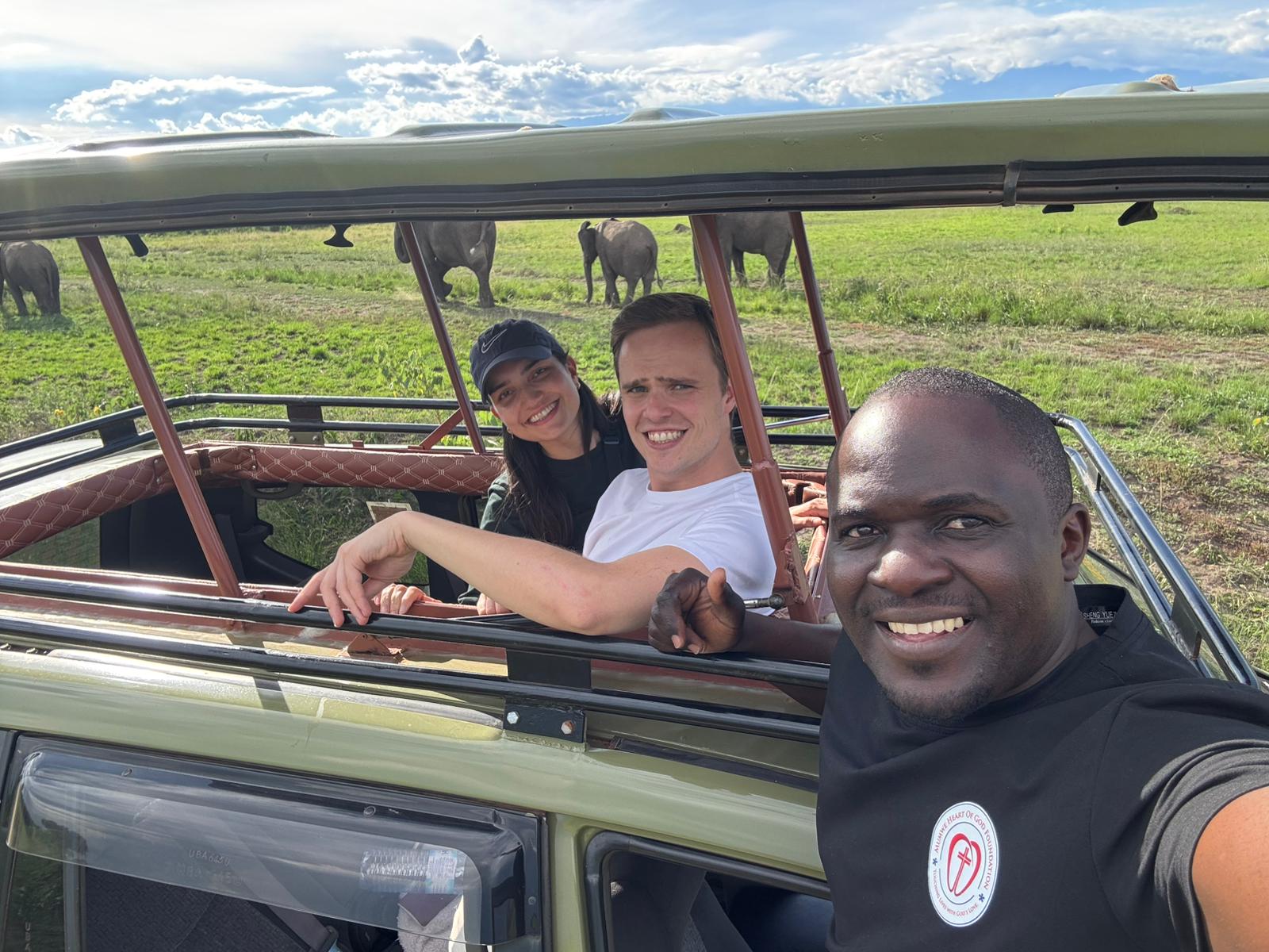 hire a driver in Uganda online for safaris